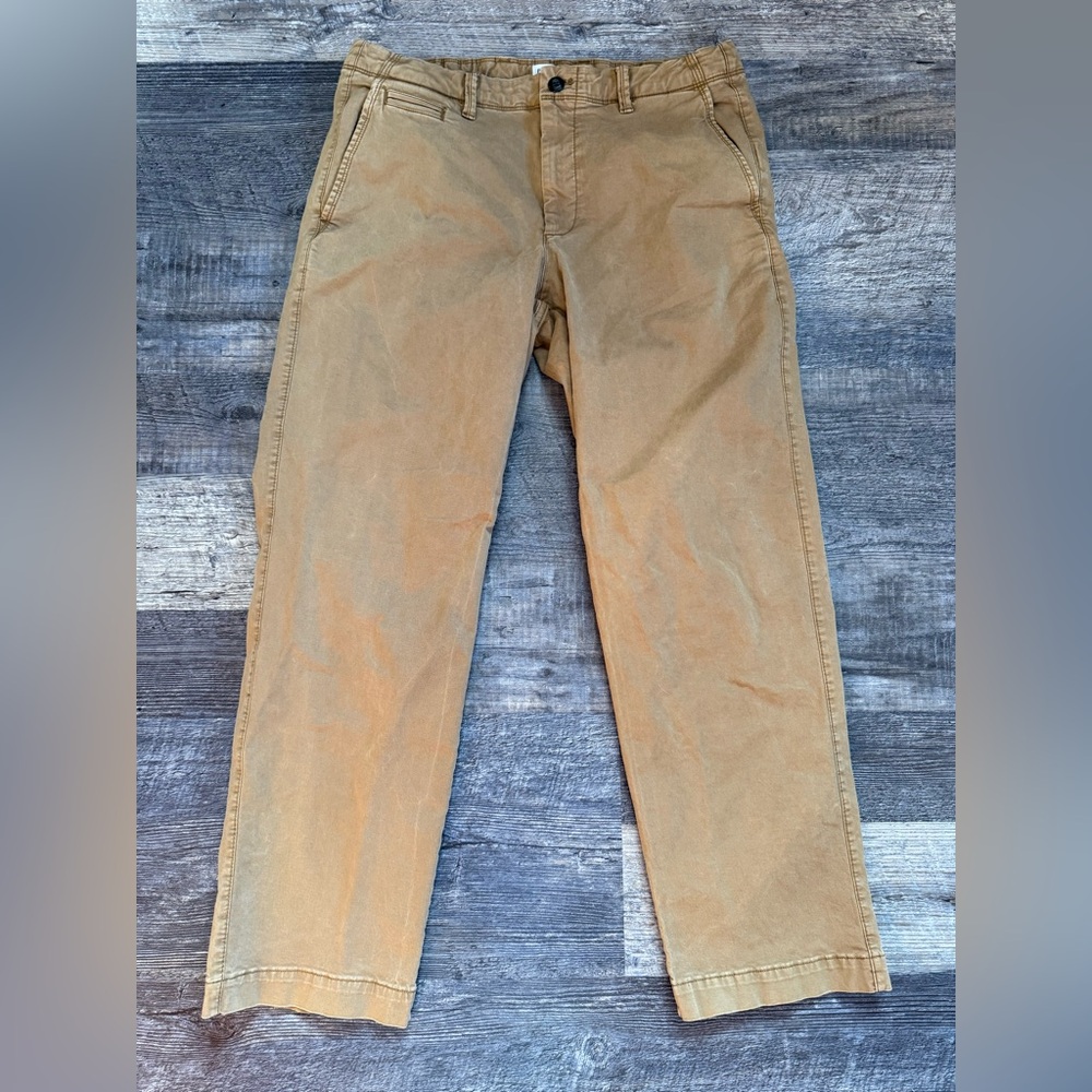 Gap size 33 x 32 relaxed fit chinos